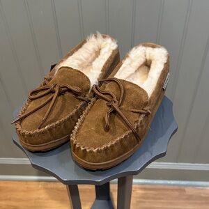 BearPaw Women’s Chestnut Suede Moccasins size 7. NWT